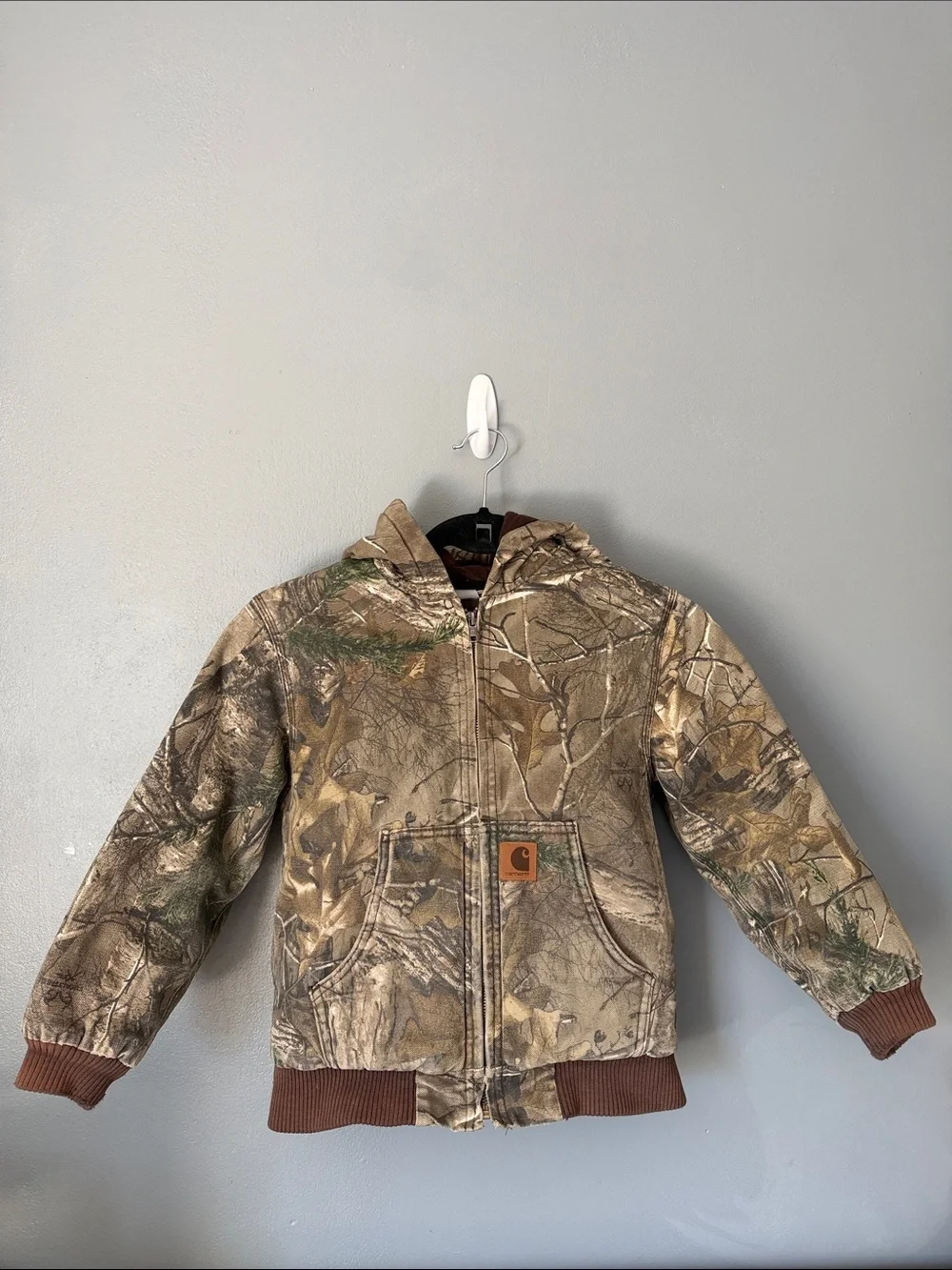 Vintage Y2K Carhartt Kids Real Tree Camo Quilted Hooded Work Wear Jacket Small